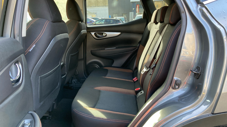 Nissan Qashqai 1.3 DiG-T N-Motion 5dr Petrol Hatchback